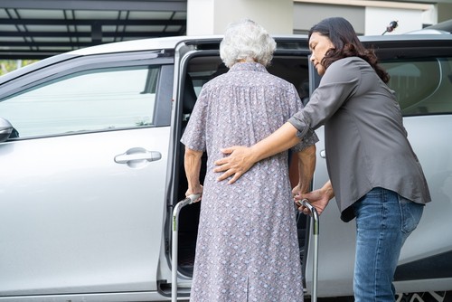 Elderly Care Benefits and The When to Hire a Professional